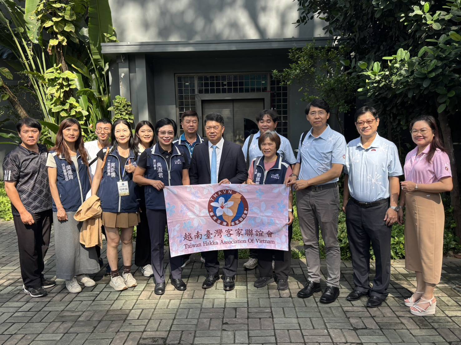 越南臺灣客家聯誼會：歡迎台灣湖口鄉嫏長及客家鄉親訪越 合影2（圖／越南臺灣客家聯誼會 提供）