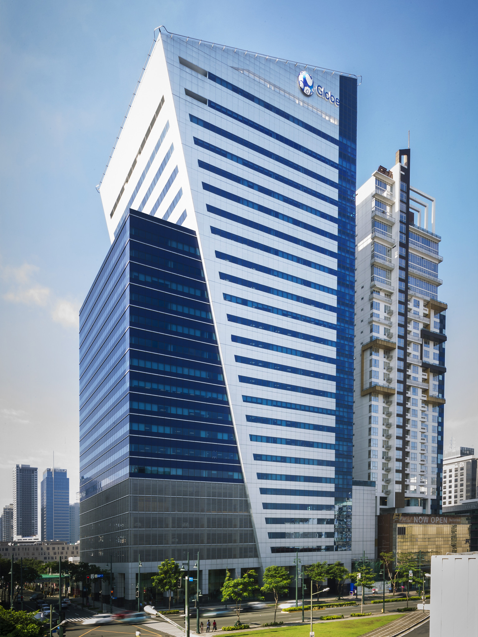 Globe 在大馬尼拉 BGC 的辦公大樓外觀示意。公司表示服務營收續創新高，但資本支出帶來的成本結構變化仍是投資人關注焦點。（圖片來源：Office Pro Philippines）