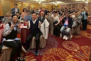 大會現場氣氛熱烈，長輩與青年學子齊聚一堂，共同為青年團的成立比讚加油。